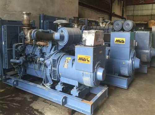 平遥发电机组带负载降电压是什么原因照成的？