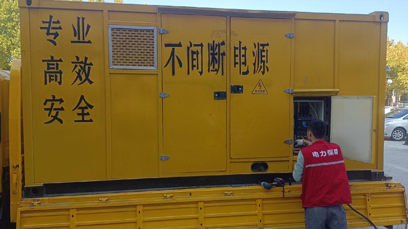 平遥柴油发电机组和UPS电源配合使用时，如何避免切换过程中的电力中断？