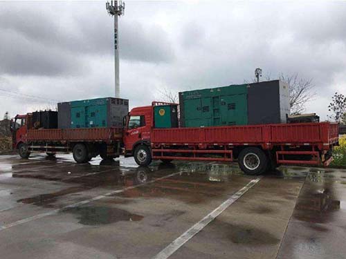 平遥涂抹密封胶后，需要等待多长时间才能安装水冷式机油散热器密封件？